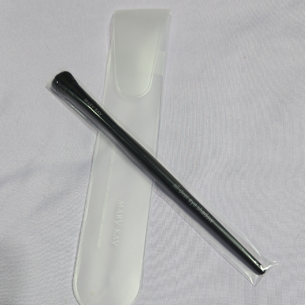Mary Kay All Over Eye Shadow Brush NWT